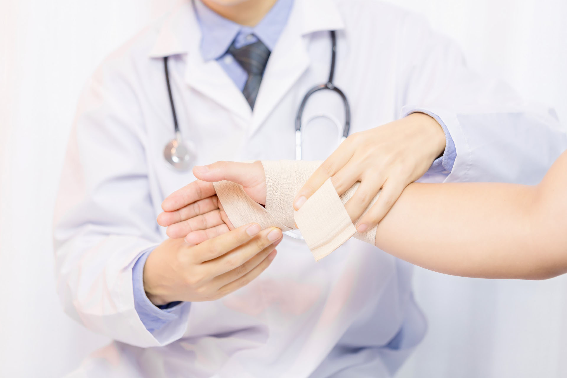 Comparison of Skin Substitutes for Acute and Chronic Wound Management